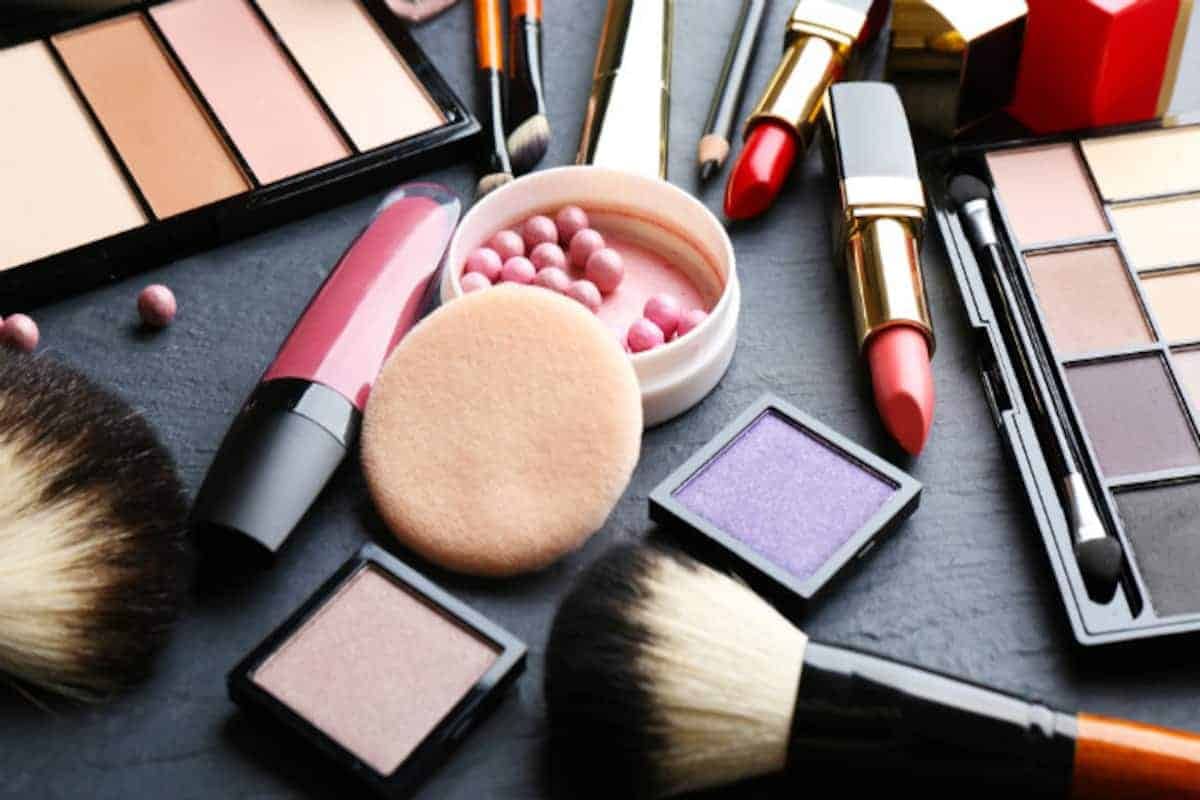 کیف لوازم آرایش عروس؛ پلاستیکی جادار ابعاد (30*25*25) سانتی‌ متر