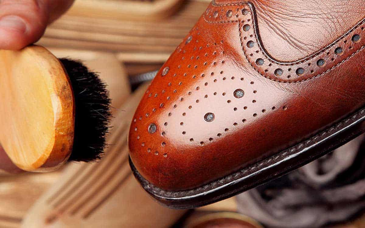 واکس بی رنگ کفش؛ اسپری جامد ضد آب افزایش عمر کفش