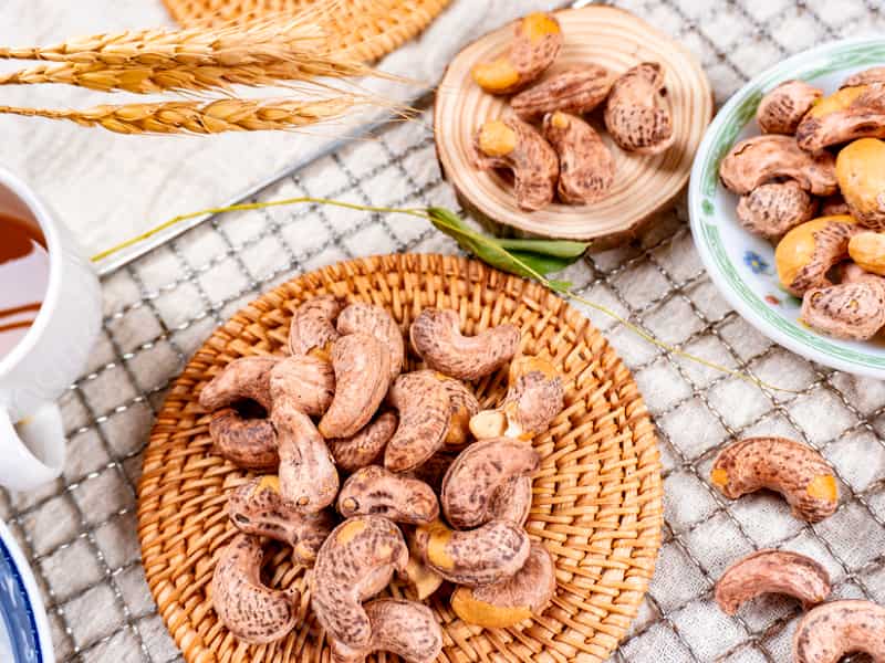 بادام هندی پوست دار؛ شیری گرم کم کالری حاوی ویتامین ( A C D)