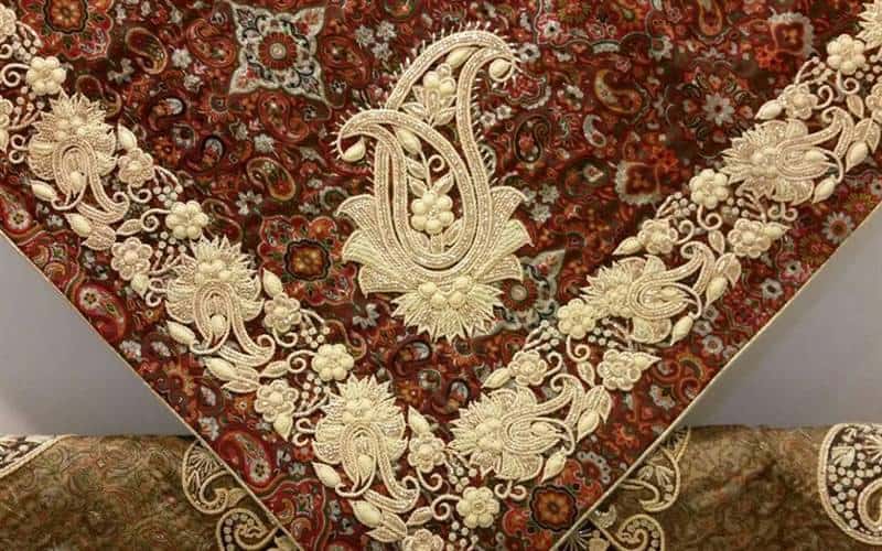 ترمه منجوق دوزی شده؛ رومیزی روتختی 3 طرح بته جقه شاخ گوزنی