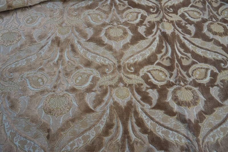 پارچه مبلی مخمل گل برجسته؛ شانل کبریتی ساده جنس کریستالی