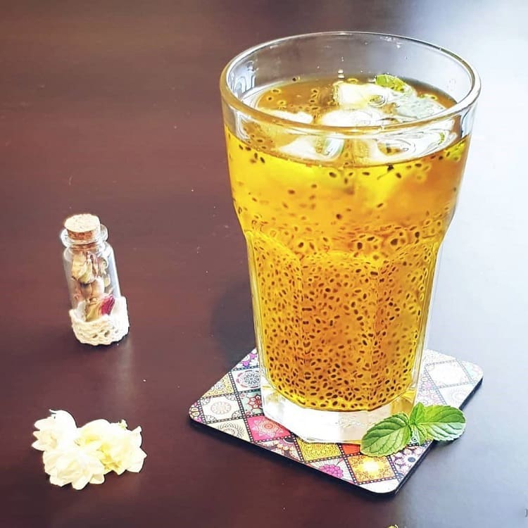 شربت بیدمشک و گلاب زعفرانی؛ فاقد مواد شیمیایی بسته بندی شیشه ای پلاستیکی