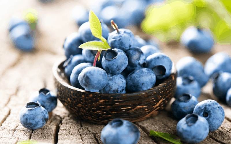 شربت بلوبری (نوشیدنی) آبی مشکی صورتی حاوی ویتامین C