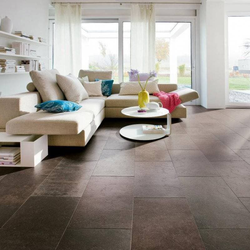 کاشی سرامیک ضایعاتی؛ تنی سفید کرمی کف سرویس بهداشتی tile