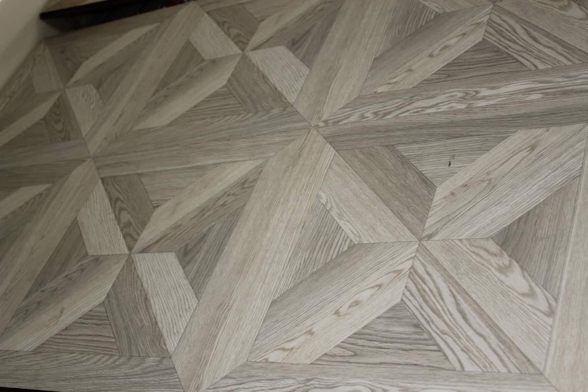 سرامیک طرح پارکت خانه؛ قهوه ای سفید سطح صاف مناسب کف