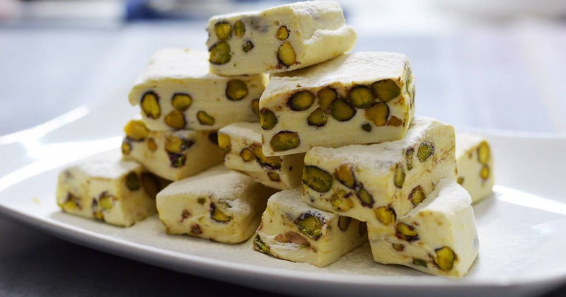 گز آردی نهاوند؛ بافت نرم شیرین 2 رنگ (سفید کرم)