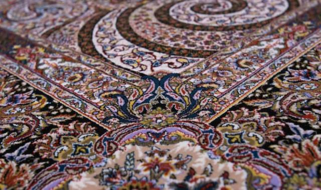 فرش دستباف کاشان 9 متری؛ لچک ترنج پنبه ای لطیف (30 50 70) رج