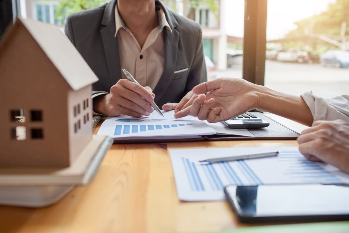 مشاوره مالیاتی املاک؛ خبره خلاق خرید مسکن مراکز تجاری Counseling