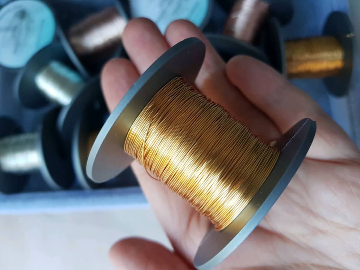 نخ طلایی براق؛ خیاطی گلدوزی 3 نوع (موم دار فلزی مکرومه)