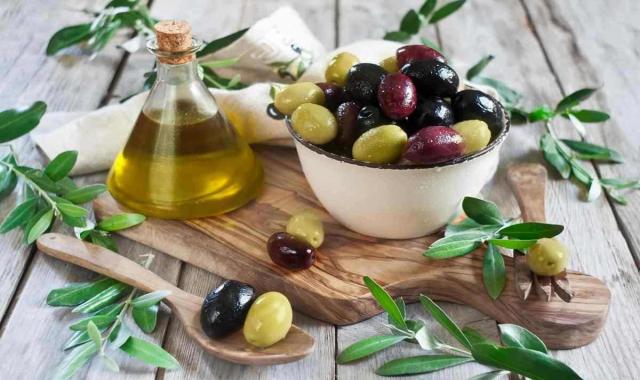 روغن زیتون فرابکر کامزیت؛ سبز زرد طعم تلخ سلامت پوست مو Oil
