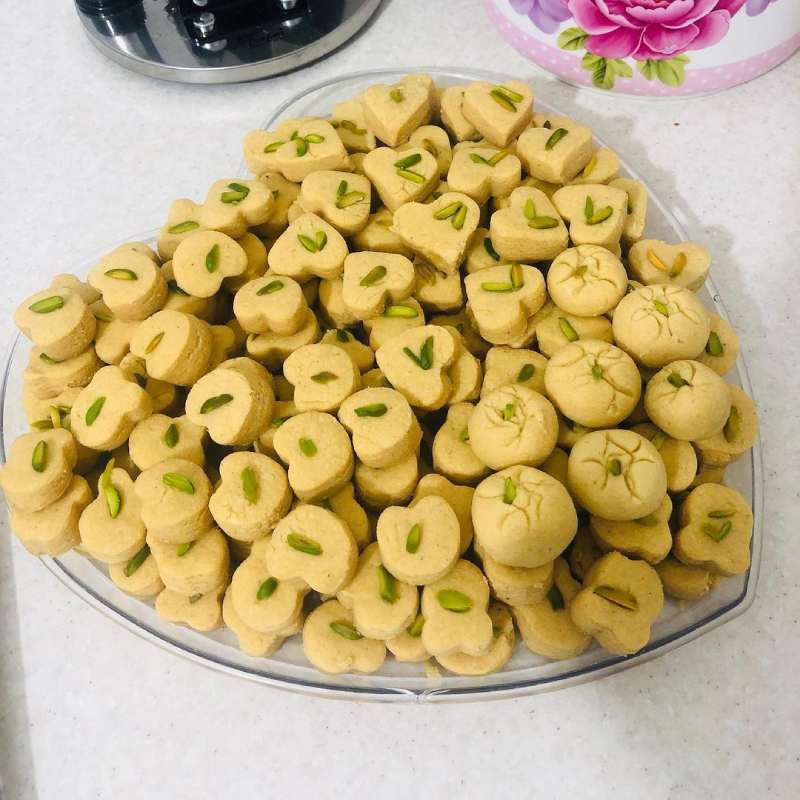 شیرینی نخودچی قزوین؛ سنتی تازه ترکیب (آرد زعفران پودر قند)