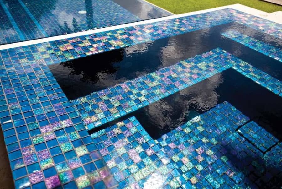 کاشی استخری میبد یزد؛ آبی جنس خاک رس مقاوم برابر رطوبت