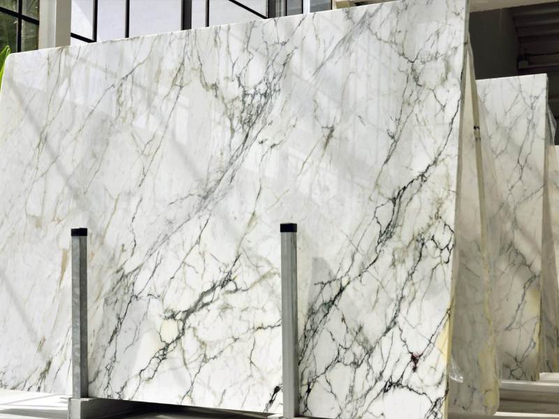 سنگ لابی ساختمان؛ تراورتن مرمریت 2 رنگ خاکی طوسی