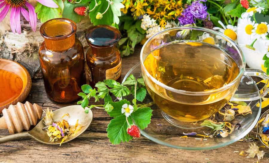 عرقیات در شیراز؛ شاتره بیدمشک کاسنی خارشتر 5 ویتامین (A B6 C E K)