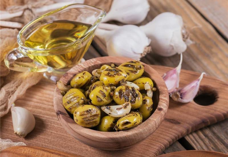 زیتون گریل شده فامیلا؛ درشت لذیذ بدون هسته وزن 450 گرم