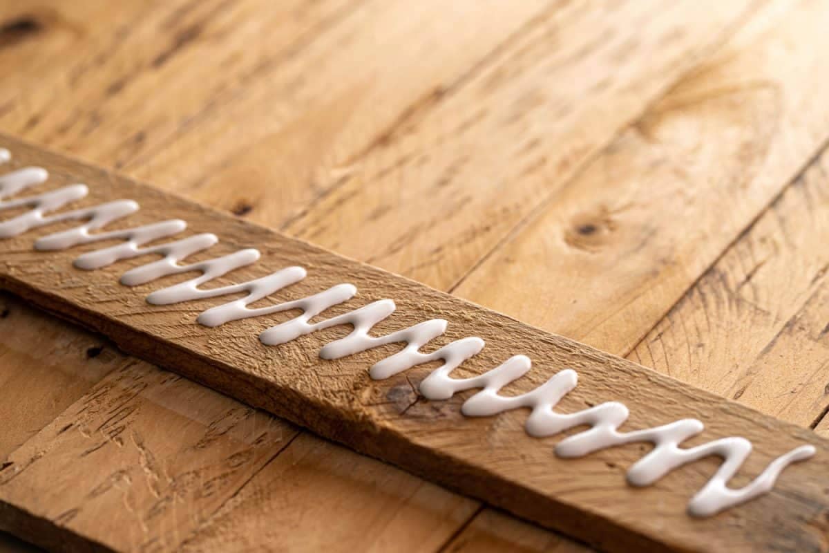 چسب صنعتی در ایران؛ پلی اورتان سیلیکون 3 نوع رزین شیشه Acrylic