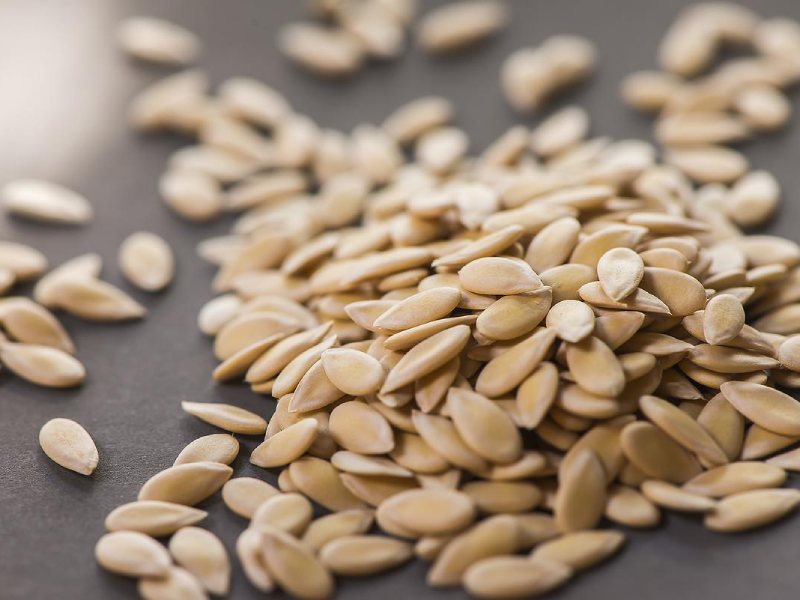 تخمه خربزه خام؛ افزایش میل جنسی حاوی آهن potassium وزن 500 گرم