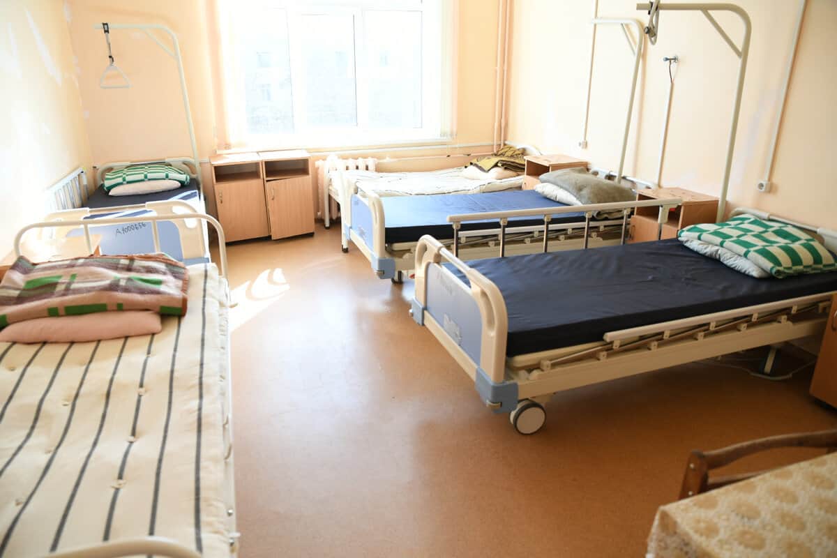 تجهیزات پزشکی خاکباز؛ تخت بیمارستان فلزی پلاستیکی 2 مدل برقی ساده