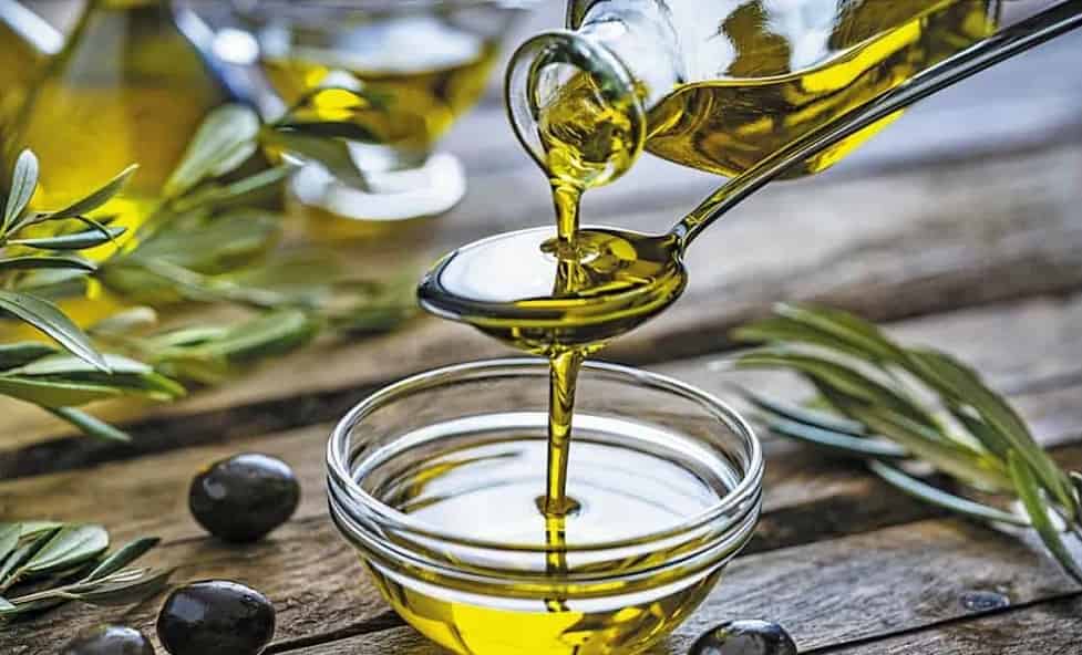 روغن زیتون بکر درجه یک؛ طعم گس بوی تند مصارف (خوراکی دارویی)