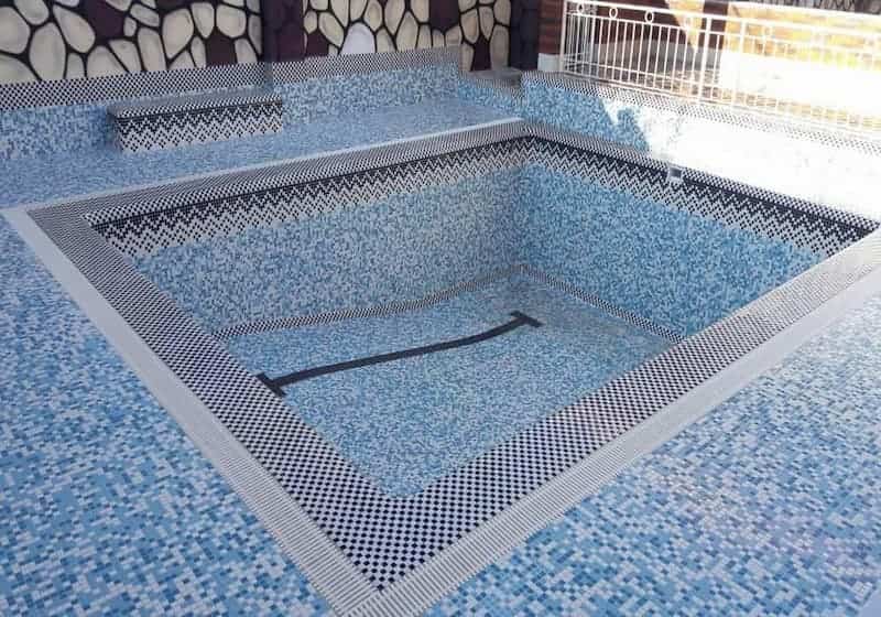 کاشی البرز استخری؛ لعاب دار مقاوم ضد آب 2 رنگ آبی سفید Iran