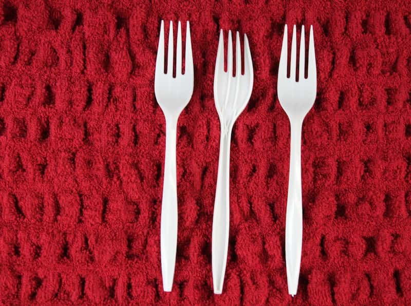 قاشق چنگال یکبار مصرف رستورانی؛ سفید سبک مناسب تالار پذیرایی