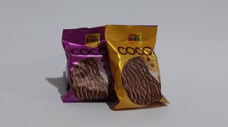 کیک و کلوچه بنیس؛ لایه لایه کرم کارامل گردویی شکلات (35 120) گرم