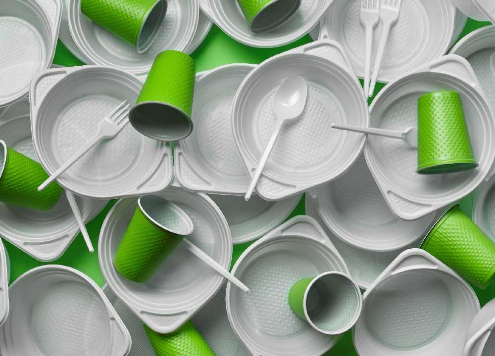 ظروف یکبار مصرف خرم آباد؛ وزن سبک 3 نوع کدر شفاف کاغذی