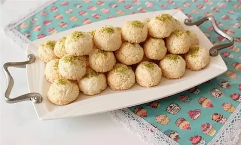 کیک و کلوچه ماهک؛ روغنی اسفنجی بافت نرم عدم مواد نگهدارنده mahak