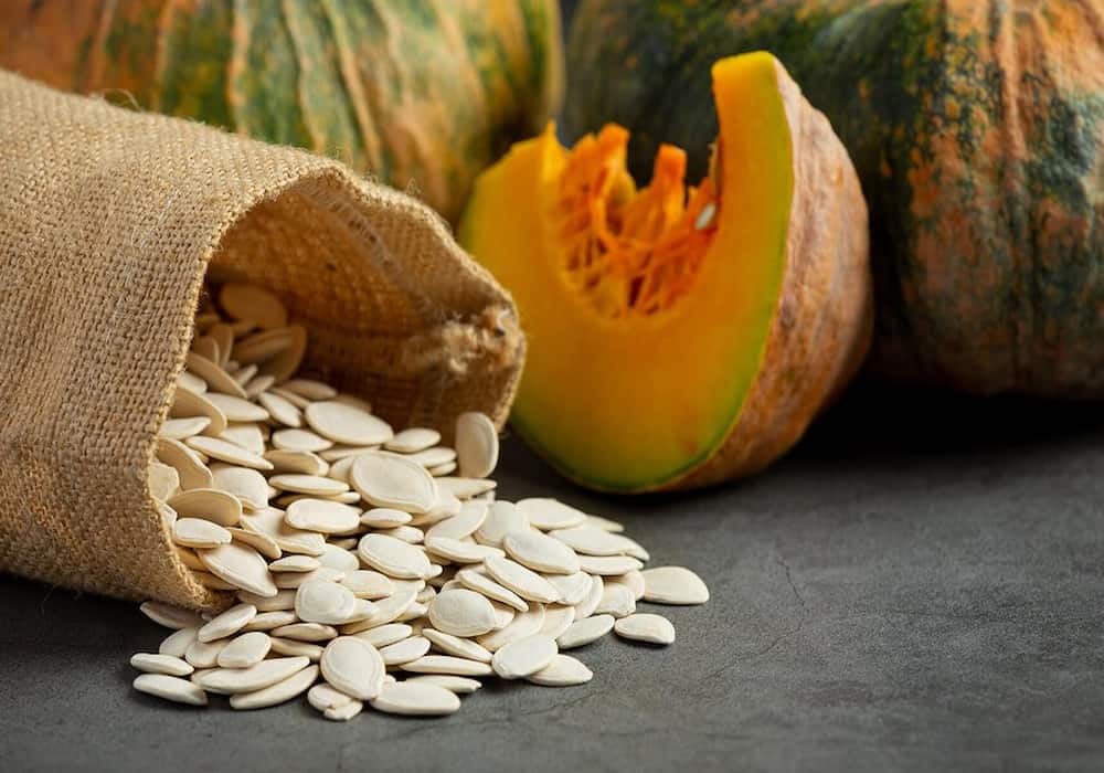 تخمه کدو پوست کاغذی؛ درمان شب ادراری یبوست حاوی Vitamin E