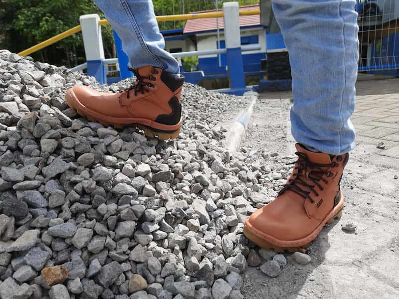 کفش ایمنی جاگر؛ چرم طبیعی حاوی آنتی استاتیک زیره پلی اورتان Jagger