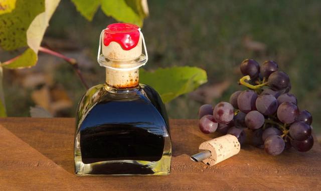 سرکه بالزامیک در بازار؛ معطر طعم شیرین قرمز سفید کلسیم (500) گرمی