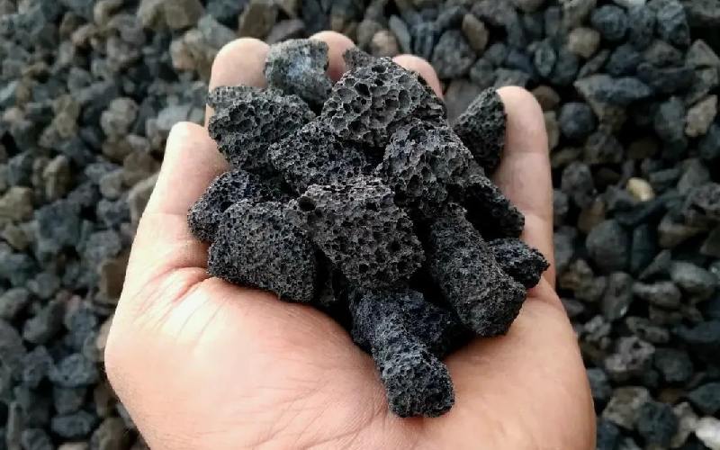 پوکه معدنی قروه در اصفهان؛ ساخت موزاییک ضد حشرات مقاوم Pumice