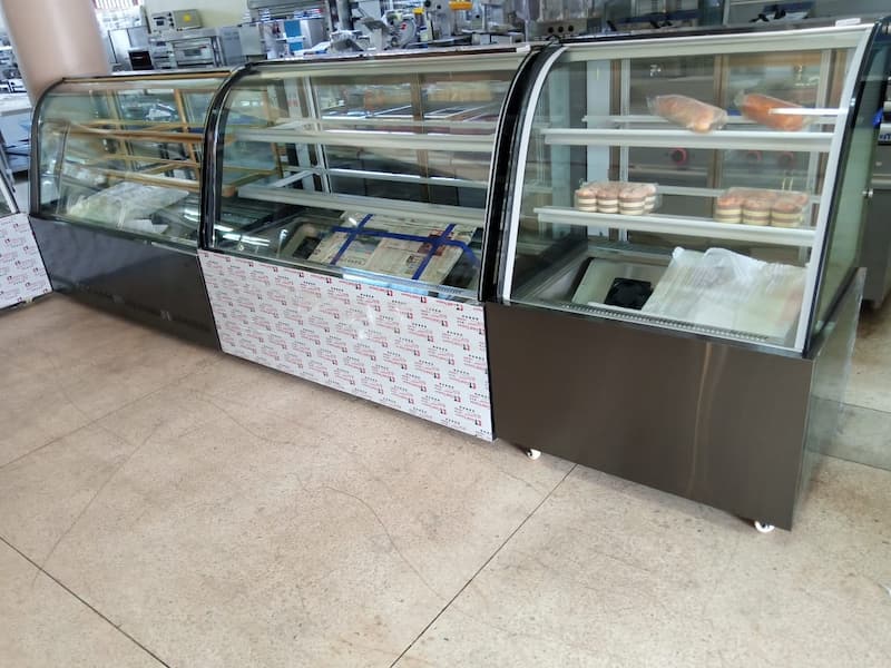 یخچال ویترینی برای شیرینی؛ استیل گالوانیزه 2 نوع مکعبی منحنی
