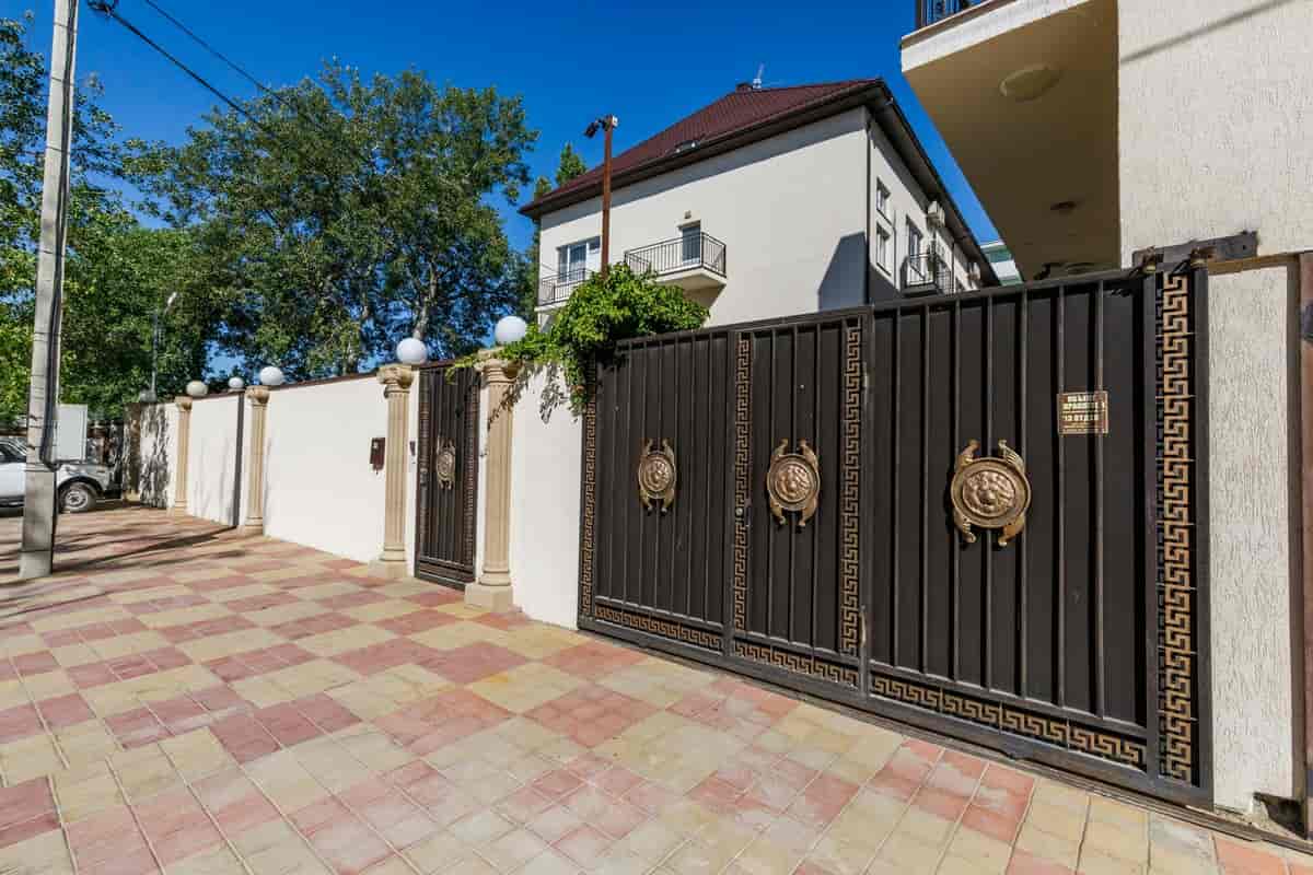 درب فلزی سه لنگه؛ ثابت متحرک ضد ضربه 2 مدل ساده فرفوژه door