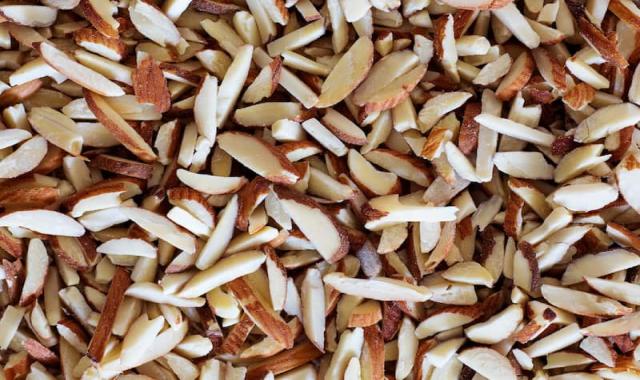 مغز بادام خلال؛ ریز درشت فیبر سفید مایل به زرد organic