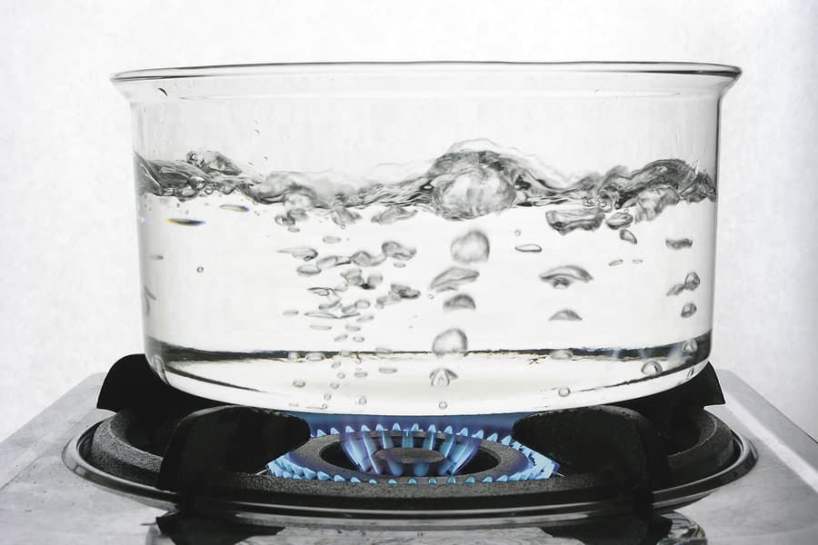 آب مقطر بیست لیتری؛ صنعتی پزشکی زلال صاف ph7 خنثی