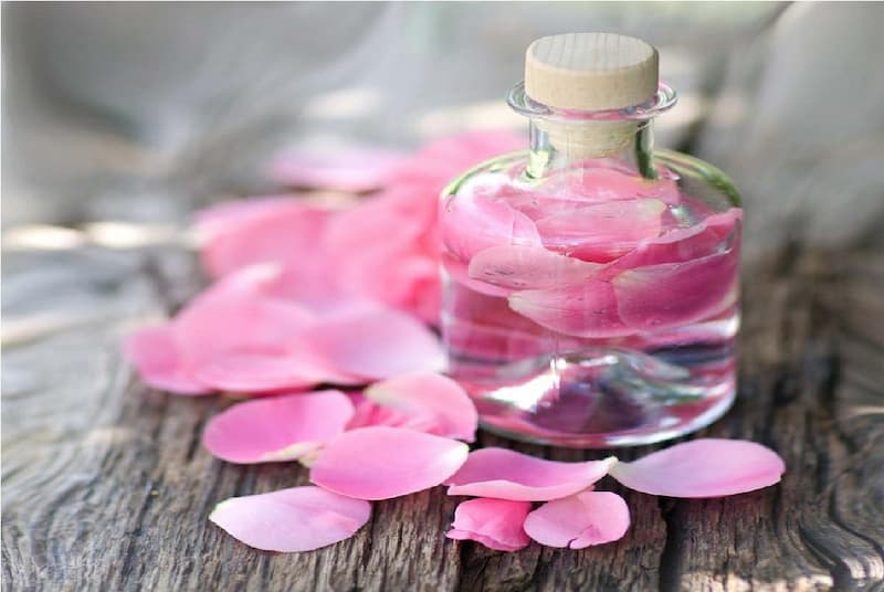 گلاب اصل قمصر کاشان؛ دو آتیشه 2 کاربرد شیرینی نوشیدنی