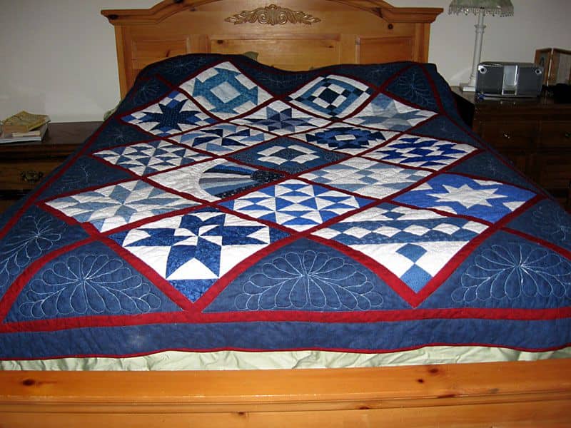 کالای خواب قشم؛ قرمز سفید طوسی مشکی 2 جنس پنبه پشم