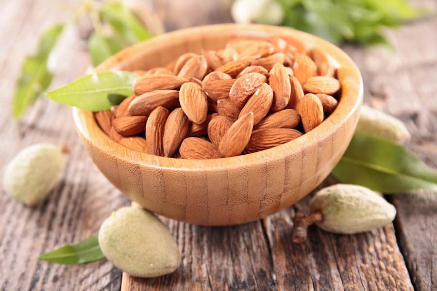 بادام درختی برای نقرس؛ فله پاکتی با پوست حاوی مواد معدنی Almond