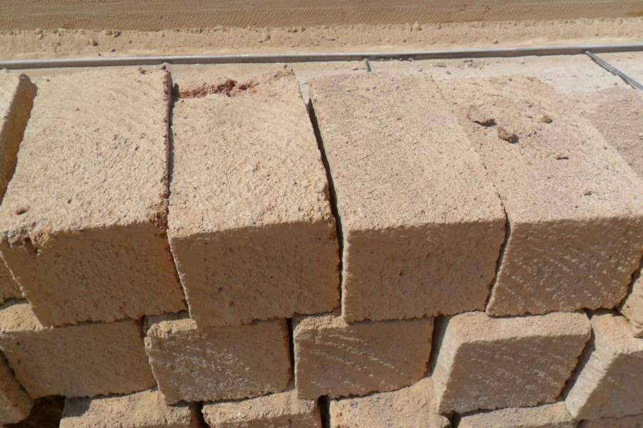 آجر نسوز شاموتی نما؛ شومینه ذوب آهن (آلومینیوم اکسید منیزیم) قهوه ای کرم