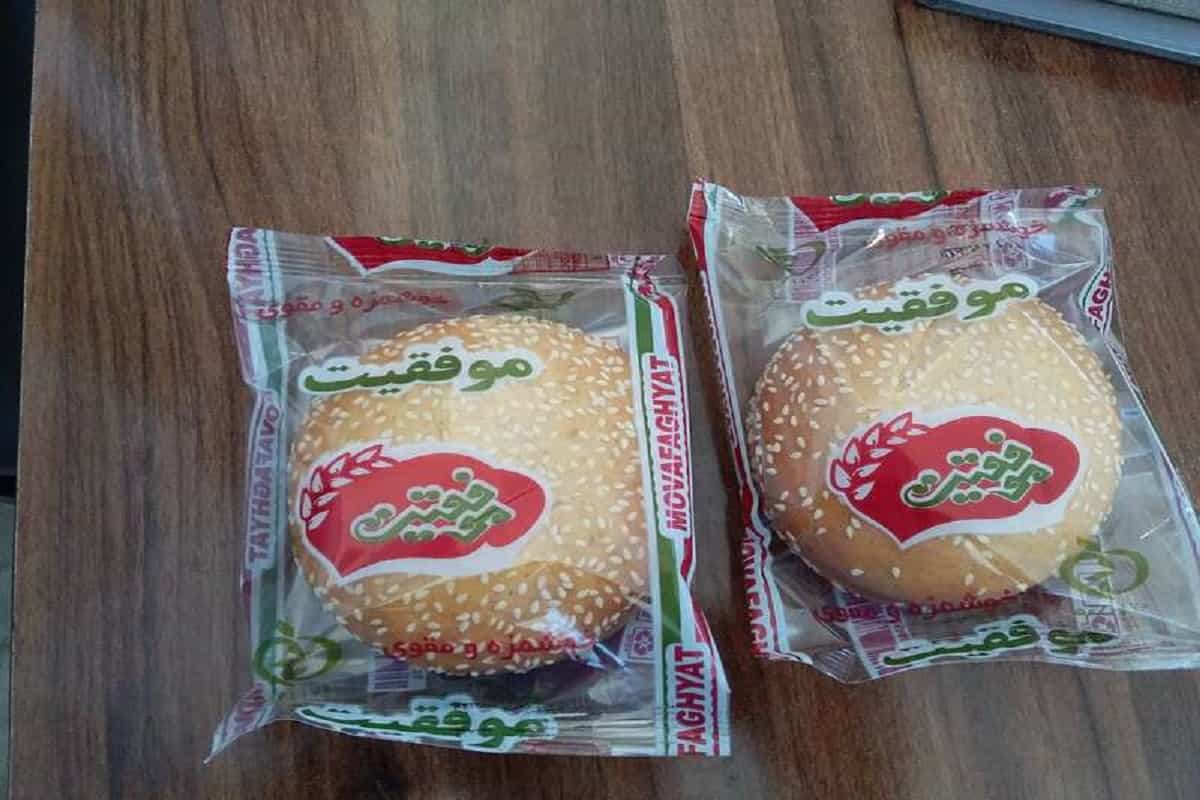 کیک و کلوچه موفقیت؛ میان وعده شکلاتی کنجدی کرم دار شیرین بسته بندی آکبند