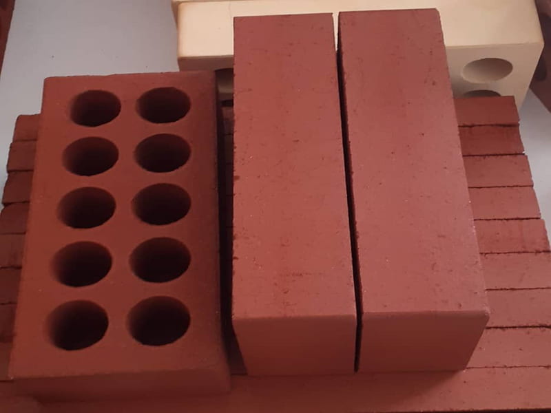 آجر لفتون قرمز؛ دارای سطح صاف دیوار خانه وزن 800 گرم 