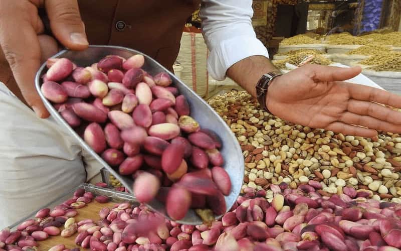 پسته خام با پوست امروز؛ فندقی اکبری آقایی پروتئین ویتامین B6