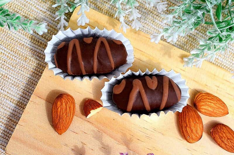 خرما شکلاتی با مغز بادام؛ تلخ شیرین حاوی فیبر vitamin