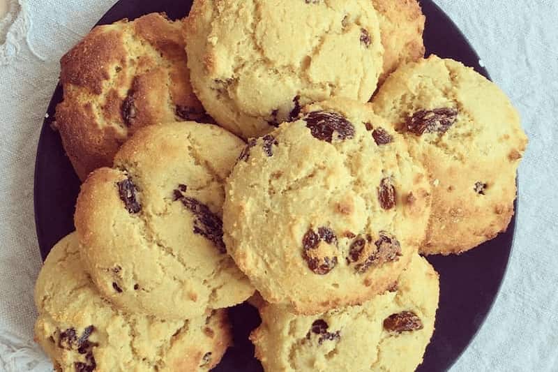 کلوچه کشمشی بدون کره؛ محلی سنتی 2 ماده آرد شیر