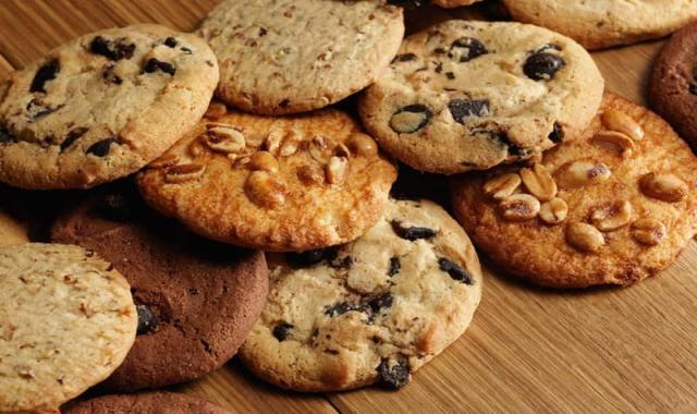 کلوچه سنتی کرمان (کوکی) تامین انرژی بدن 3 مغز گردو خرما نارگیل