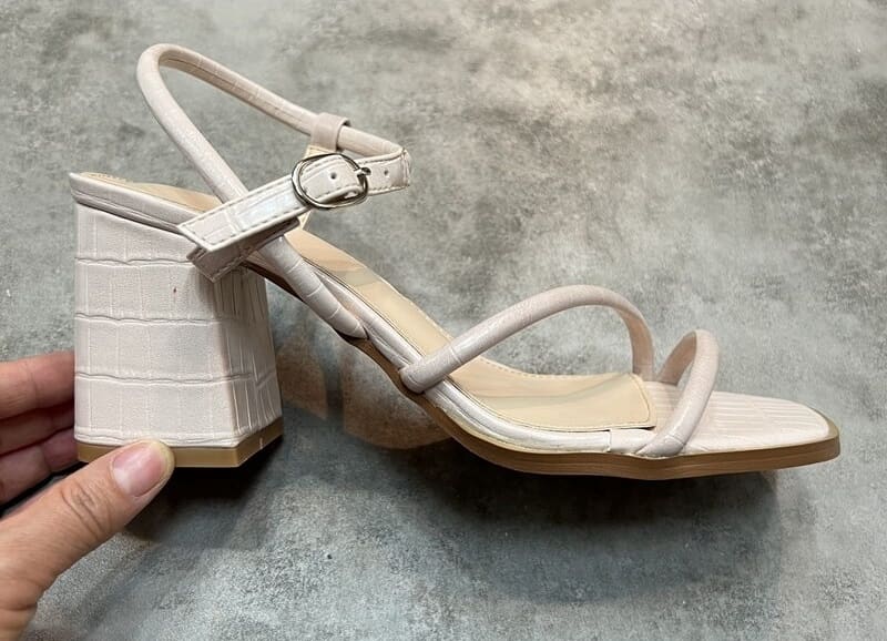 صندل مجلسی ساده؛ ضد عرق پا لزدار پاشنه دار سفید مشکی قرمز طول 6 سال