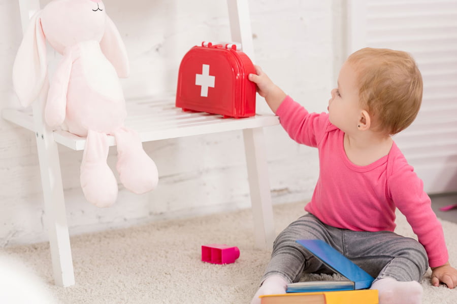 جعبه کمک های اولیه مهد کودک؛ قرمز جادار (80*120) سانتی متری