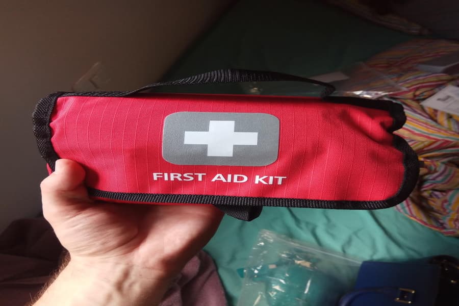 جعبه کمک های اولیه اورژانس؛ برزنتی پلاستیکی 100*90 سانتی متری