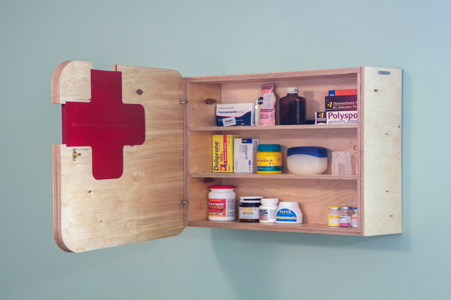 جعبه کمک های اولیه خانگی؛ پلاستیکی چرمی 2 رنگ قرمز سفید